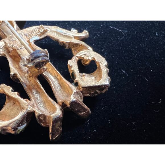 Vintage Asian Themed Brooch, Man Carrying Water Market Buckets Distressed Paint - Picture 4 of 9